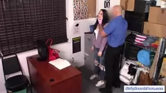 Redare Tânăra obraznică Natana Brooke este percheziționată și furată de un ofițer pentru că a furat bani