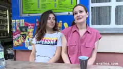 Abspielen Leidenschaftliche Lesbenliebhaber gönnen sich sinnliche Nachmittagsfreuden mit Spielzeug und intensivem Muschilecken