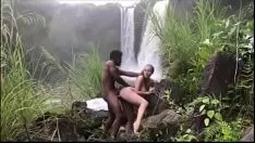 تشغيل مارس الجنس الدهون في الحمار ميا خليفة استمنى وتضع أصابعها في بوسها