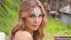 تشغيل شاعر المليون في الفم الاباحية الأمهات على العشب الأخضر xxx