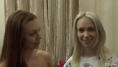 Odtwórz Odwiedzanie seksownych wnuczek uprawia seks z silnym dziadkiem