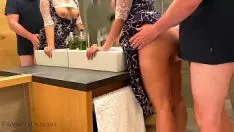 Abspielen künstlerischer Pornofilm fickt eine Ziege von den Füßen