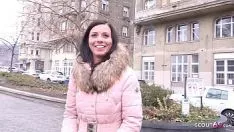 Odtwórz Jak sprawić, by dziewczyna przypadkowo znaleziona na ulicy zaszła w ciążę