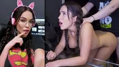 Oynat Porno Kitty Çok Yakışıklı ve Yetenekli Bir Adamla Kendini Şımartıyor