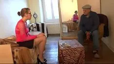 Redare O fute in fund si in pizda pe aceasta tarfa de culoare perversa