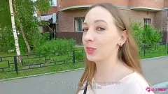 Odtwórz Cycata pośredniczka w handlu nieruchomościami robi ryzykowne loda w miejscach publicznych: przygoda wypełniona spermą z Natą Sweet