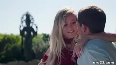 Reproducir La curiosa esposa rubia Chloe Foster intenta algo nuevo