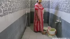 Redare Duș aburind cu Bhabhi indiană busty după o întâlnire intensă