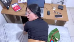 Abspielen Curvy Latina Teen wird nass Blowjob, während er Dating -Spiel auf dem PC spielt