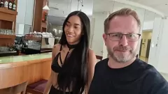 Abspielen Die erste Piss des kolumbianischen Analkönigin Linda Baker im Mund