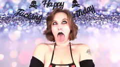 Abspielen Hausfrau peinlicher Geburtstagsfrierbekämpfung - Blackxrose92s demütigende Erfahrung