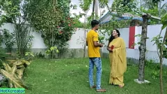 Afspelen Desi Bhabhi's ruwe en gepassioneerde eerste seks met jonge vreemdeling