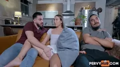 Reproduzir Petite adolescente violeta reinado em intenso encontro de pov hardcore com Peter Green