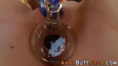 Afspelen Het anale avontuur van Sierra Sanders: een speelgoedfantasie met gapende kont