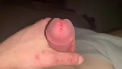 Reproducir Una sesión de masturbación casera acaba con una explosiva eyaculación en Bukkake
